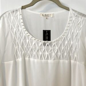 COC woman’s Curvy Fit top  w/ pearl & smocked detail at neckline in size 3XL